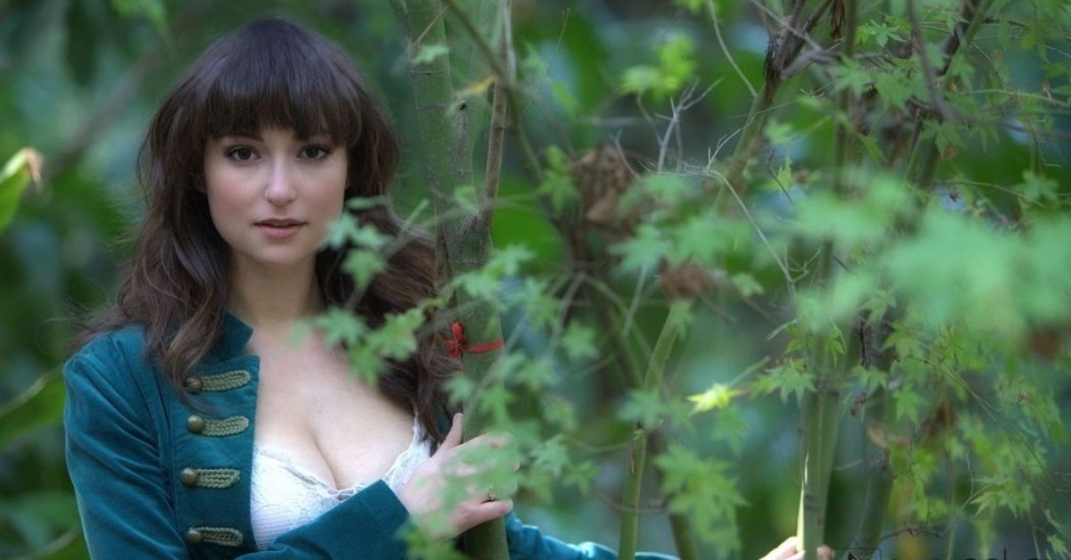 Milana Vayntrub: Career and Awards